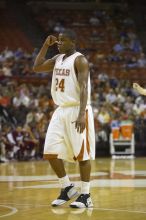 The longhorns defeated the Texas Southern University (TSU) Tigers 90-50 Tuesday night.

Filename: SRM_20061128_2036087.jpg
Aperture: f/2.8
Shutter Speed: 1/640
Body: Canon EOS-1D Mark II
Lens: Canon EF 80-200mm f/2.8 L