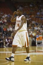 Guard Justin Mason, #24.  The longhorns defeated the Texas Southern University (TSU) Tigers 90-50 Saturday night.

Filename: SRM_20061128_2036108.jpg
Aperture: f/2.8
Shutter Speed: 1/640
Body: Canon EOS-1D Mark II
Lens: Canon EF 80-200mm f/2.8 L