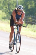 Justin Eggemeyer (bib #70) of Georgetown placed 4 in his age group (M 30-34) with an overall time of 01:33:23 at The Howdy Du duathlon in Berry Springs Park, Georgetown, Sunday July 6, 2008.
Filename: SRM_20080706_0806409.jpg
Aperture: f/5.6
Shutter Speed: 1/500
Body: Canon EOS 20D
Lens: Canon EF 300mm f/2.8 L IS