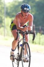 Bill Schroeder (bib #42) of Round Rock placed 1 in his age group (M 45-49) with an overall time of 01:28:03 at The Howdy Du duathlon in Berry Springs Park, Georgetown, Sunday July 6, 2008.
Filename: SRM_20080706_0807361.jpg
Aperture: f/5.6
Shutter Speed: 1/500
Body: Canon EOS 20D
Lens: Canon EF 300mm f/2.8 L IS