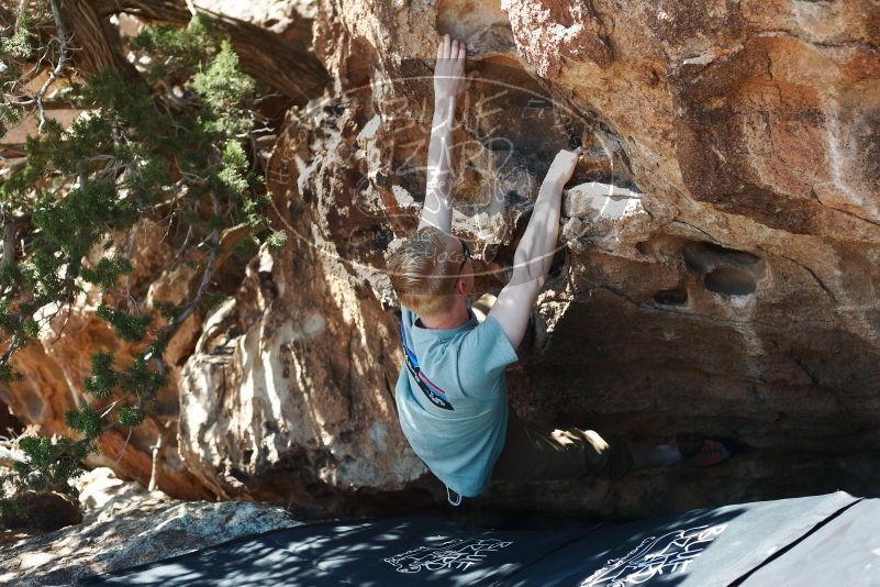 Bouldering in Hueco Tanks on 06/15/2019 with Blue Lizard Climbing and Yoga

Filename: SRM_20190615_1012500.jpg
Aperture: f/3.5
Shutter Speed: 1/400
Body: Canon EOS-1D Mark II
Lens: Canon EF 50mm f/1.8 II