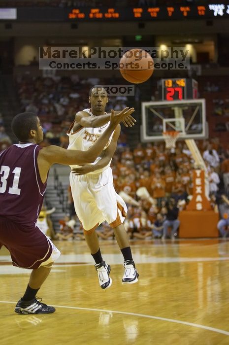 Guard A.J. Abrams, #3.  The longhorns defeated the Texas Southern University (TSU) Tigers 90-50 Tuesday night.

Filename: SRM_20061128_2020481.jpg
Aperture: f/2.8
Shutter Speed: 1/640
Body: Canon EOS-1D Mark II
Lens: Canon EF 80-200mm f/2.8 L