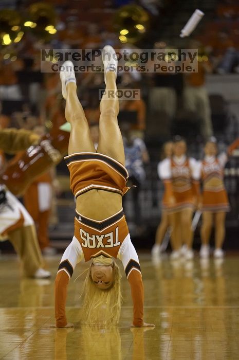 The longhorns defeated the Texas Southern University (TSU) Tigers 90-50 Tuesday night.

Filename: SRM_20061128_2024000.jpg
Aperture: f/2.8
Shutter Speed: 1/640
Body: Canon EOS-1D Mark II
Lens: Canon EF 80-200mm f/2.8 L