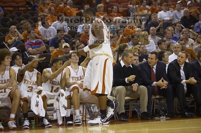 The longhorns defeated the Texas Southern University (TSU) Tigers 90-50 Tuesday night.

Filename: SRM_20061128_2034383.jpg
Aperture: f/2.8
Shutter Speed: 1/640
Body: Canon EOS-1D Mark II
Lens: Canon EF 80-200mm f/2.8 L