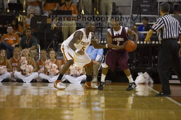 Forward Damion James, #5.  The longhorns defeated the Texas Southern University (TSU) Tigers 90-50 Tuesday night.

Filename: SRM_20061128_2037428.jpg
Aperture: f/2.8
Shutter Speed: 1/640
Body: Canon EOS-1D Mark II
Lens: Canon EF 80-200mm f/2.8 L