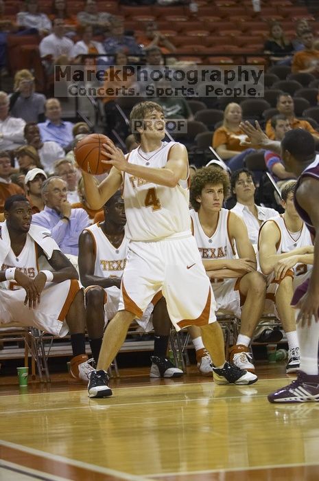 The longhorns defeated the Texas Southern University (TSU) Tigers 90-50 Tuesday night.

Filename: SRM_20061128_2045502.jpg
Aperture: f/2.8
Shutter Speed: 1/640
Body: Canon EOS-1D Mark II
Lens: Canon EF 80-200mm f/2.8 L