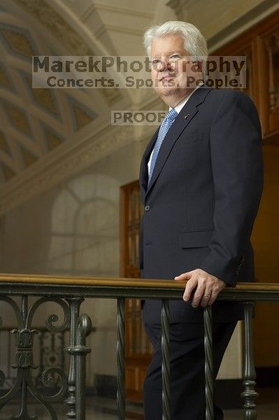 Portrait of UT Vice President and Chief Financial Officer Kevin Hegarty.

Filename: SRM_20061211_0910280.jpg
Aperture: f/3.5
Shutter Speed: 1/200
Body: Canon EOS-1D Mark II
Lens: Canon EF 50mm f/1.8 II