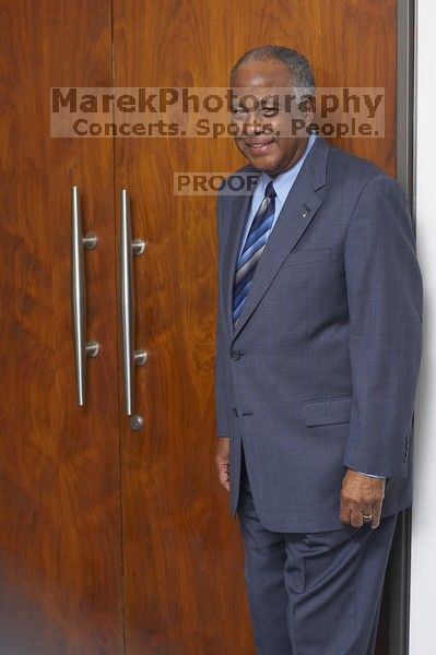 Portrait of UT Vice President James Hill.

Filename: SRM_20061211_0934021.jpg
Aperture: f/5.0
Shutter Speed: 1/200
Body: Canon EOS-1D Mark II
Lens: Canon EF 50mm f/1.8 II