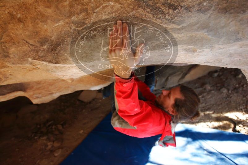 Bouldering in Hueco Tanks on 02/08/2020 with Blue Lizard Climbing and Yoga

Filename: SRM_20200208_1643340.jpg
Aperture: f/3.2
Shutter Speed: 1/250
Body: Canon EOS-1D Mark II
Lens: Canon EF 16-35mm f/2.8 L