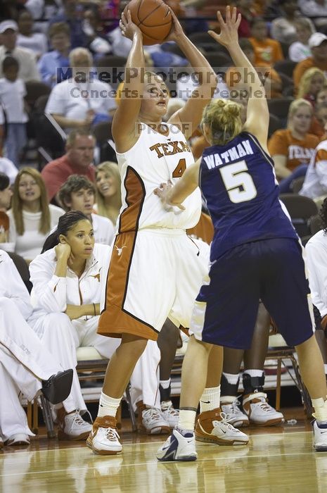 Guard Erika Arriaran, #4.  The lady longhorns defeated the Oral Roberts University's (ORU) Golden Eagles 79-40 Saturday night.

Filename: SRM_20061125_1349382.jpg
Aperture: f/2.8
Shutter Speed: 1/400
Body: Canon EOS-1D Mark II
Lens: Canon EF 80-200mm f/2.8 L