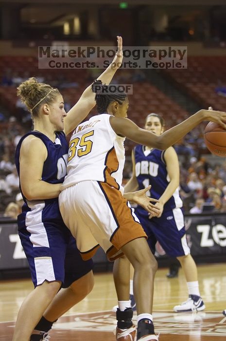 Forward Ashley Lindsey, #35.  The lady longhorns defeated the Oral Roberts University's (ORU) Golden Eagles 79-40 Saturday night.

Filename: SRM_20061125_1357081.jpg
Aperture: f/2.8
Shutter Speed: 1/400
Body: Canon EOS-1D Mark II
Lens: Canon EF 80-200mm f/2.8 L