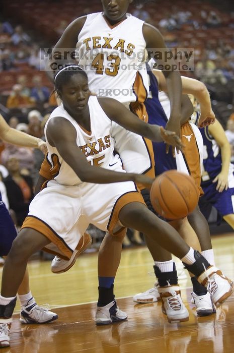 Guard and forward Gabriell Mattox, #15.  The lady longhorns defeated the Oral Roberts University's (ORU) Golden Eagles 79-40 Saturday night.

Filename: SRM_20061125_1403520.jpg
Aperture: f/2.8
Shutter Speed: 1/400
Body: Canon EOS-1D Mark II
Lens: Canon EF 80-200mm f/2.8 L