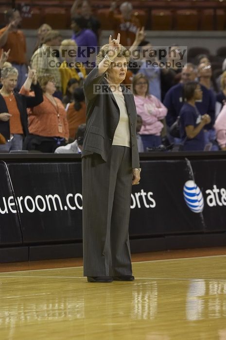 The lady longhorns defeated the Oral Roberts University's (ORU) Golden Eagles 79-40 Saturday night.

Filename: SRM_20061125_1405440.jpg
Aperture: f/4.5
Shutter Speed: 1/200
Body: Canon EOS-1D Mark II
Lens: Canon EF 80-200mm f/2.8 L