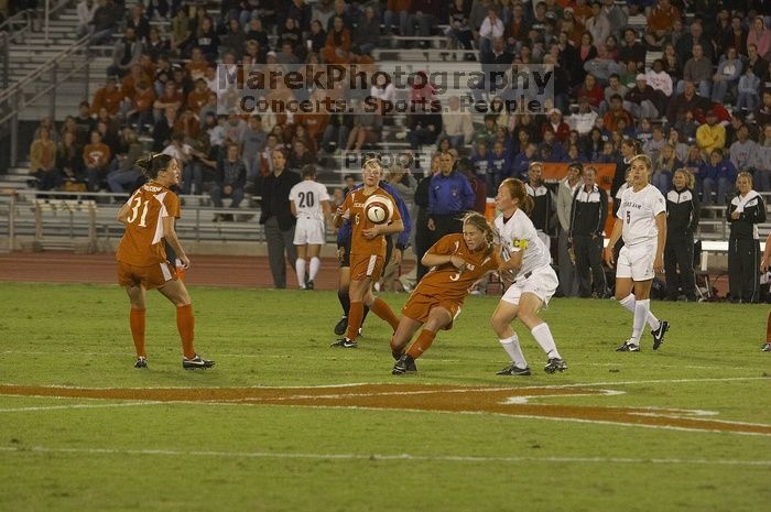 Carrie Schmit, #3.  The lady longhorns beat Texas A&M 1-0 in soccer Friday night.

Filename: SRM_20061027_2014488.jpg
Aperture: f/4.0
Shutter Speed: 1/800
Body: Canon EOS 20D
Lens: Canon EF 80-200mm f/2.8 L