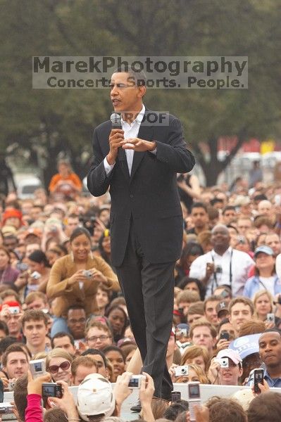 Obama speaking to a crowd of over 20,000 supporters at The Barack Obama "Kick-Ass" Rally--the Obama for president, 2008, rally, held in Austin, Friday, February 23, 2007.

Filename: SRM_20070223_1515585.jpg
Aperture: f/5.0
Shutter Speed: 1/250
Body: Canon EOS 20D
Lens: Canon EF 80-200mm f/2.8 L