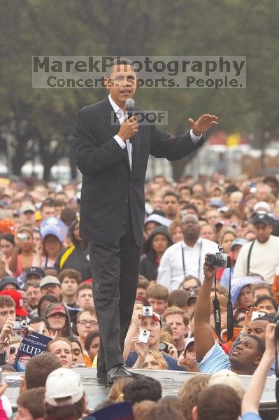 Obama speaking to a crowd of over 20,000 supporters at The Barack Obama "Kick-Ass" Rally--the Obama for president, 2008, rally, held in Austin, Friday, February 23, 2007.

Filename: SRM_20070223_1520209.jpg
Aperture: f/4.5
Shutter Speed: 1/250
Body: Canon EOS 20D
Lens: Canon EF 80-200mm f/2.8 L