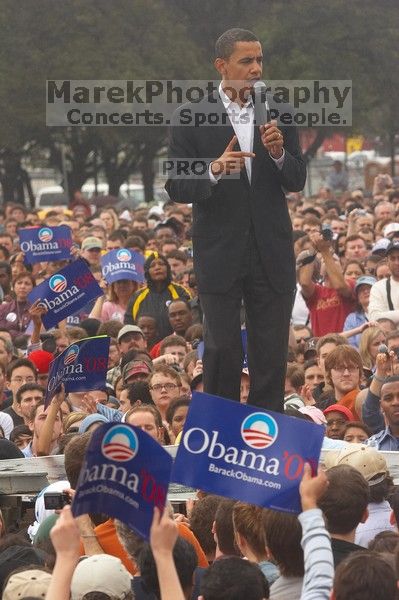 Obama speaking to a crowd of over 20,000 supporters at The Barack Obama "Kick-Ass" Rally--the Obama for president, 2008, rally, held in Austin, Friday, February 23, 2007.

Filename: SRM_20070223_1528264.jpg
Aperture: f/7.1
Shutter Speed: 1/320
Body: Canon EOS 20D
Lens: Canon EF 80-200mm f/2.8 L