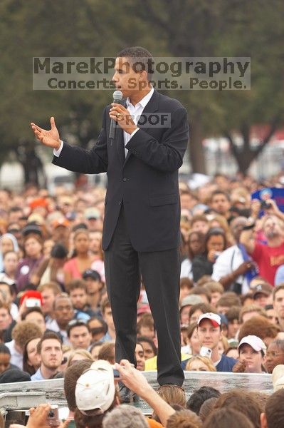 Obama speaking to a crowd of over 20,000 supporters at The Barack Obama "Kick-Ass" Rally--the Obama for president, 2008, rally, held in Austin, Friday, February 23, 2007.

Filename: SRM_20070223_1536465.jpg
Aperture: f/3.5
Shutter Speed: 1/250
Body: Canon EOS 20D
Lens: Canon EF 80-200mm f/2.8 L