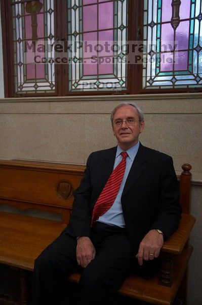 Portraits of UT Vice President of Research Dr Juan Sanchez.

Filename: SRM_20070227_1304382.jpg
Aperture: f/4.5
Shutter Speed: 1/250
Body: Canon EOS-1D Mark II
Lens: Sigma 15-30mm f/3.5-4.5 EX Aspherical DG DF