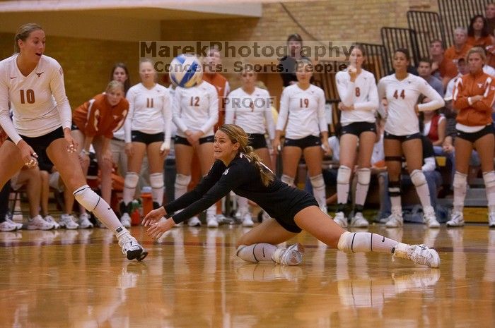 UT senior Alyson Jennings (#16, L) dives for the ball as UT sophomore Ashley Engle (#10, S/RS) watches from on the court, and UT freshman Jennifer Doris (#8, UTIL), UT freshman Chelsey Klein (#9, DS), UT junior Kiley Hall (#11, DS/L), UT freshman Alexandra

Filename: SRM_20071024_1913501.jpg
Aperture: f/4.0
Shutter Speed: 1/400
Body: Canon EOS-1D Mark II
Lens: Canon EF 80-200mm f/2.8 L