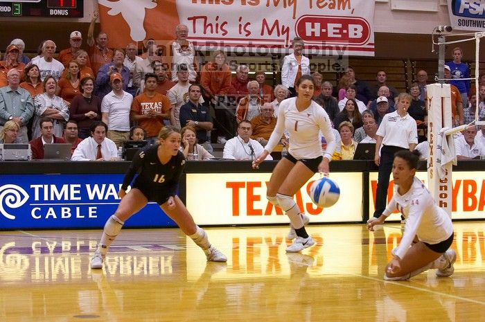 UT senior Brandy Magee (#44, MB) dives for the dig as UT senior Alyson Jennings (#16, L) and UT freshman Juliann Faucette (#1, OH) watch.  The Longhorns defeated the Huskers 3-0 on Wednesday night, October 24, 2007 at Gregory Gym.

Filename: SRM_20071024_2011586.jpg
Aperture: f/4.0
Shutter Speed: 1/400
Body: Canon EOS-1D Mark II
Lens: Canon EF 80-200mm f/2.8 L