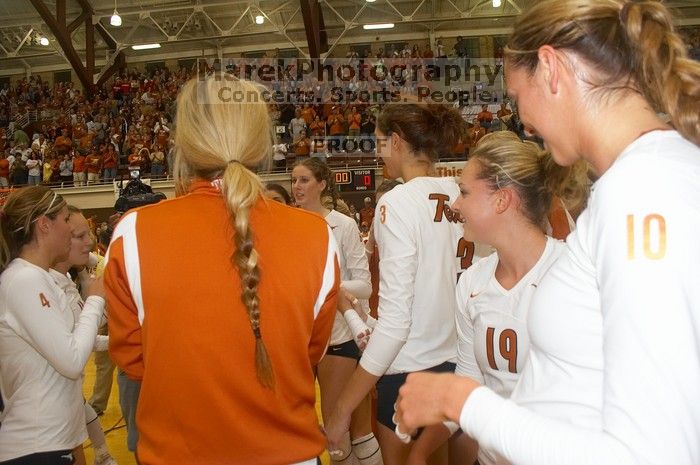 The Longhorns defeated the Huskers 3-0 on Wednesday night, October 24, 2007 at Gregory Gym.

Filename: SRM_20071024_2016480.jpg
Aperture: f/5.6
Shutter Speed: 1/100
Body: Canon EOS 20D
Lens: Canon EF-S 18-55mm f/3.5-5.6