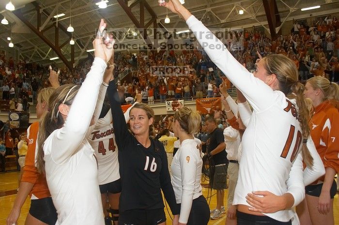 The Longhorns defeated the Huskers 3-0 on Wednesday night, October 24, 2007 at Gregory Gym.

Filename: SRM_20071024_2018007.jpg
Aperture: f/5.6
Shutter Speed: 1/100
Body: Canon EOS 20D
Lens: Canon EF-S 18-55mm f/3.5-5.6