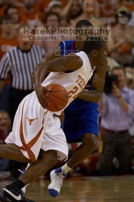 The University of Texas (UT) Longhorns defeated the University of Kansas Jayhawks 72-69 in Austin, Texas on Monday, February 11, 2008.

Filename: SRM_20080211_2024305.jpg
Aperture: f/3.2
Shutter Speed: 1/1000
Body: Canon EOS 20D
Lens: Canon EF 300mm f/2.8 L IS