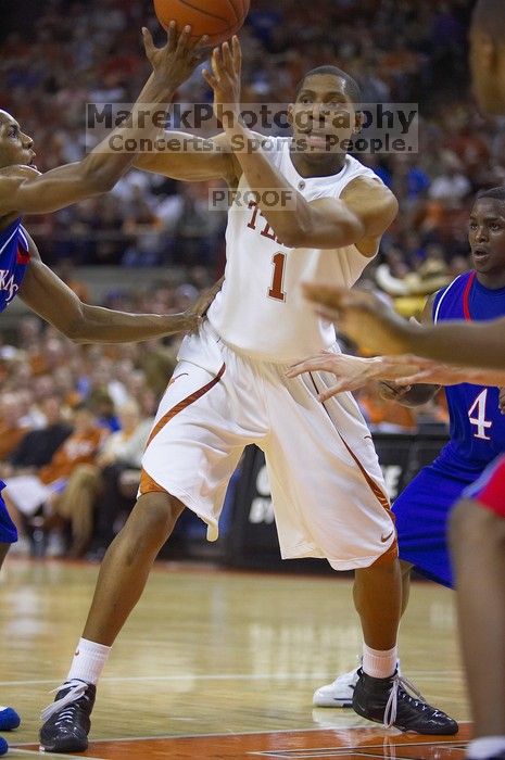 The University of Texas (UT) Longhorns defeated the University of Kansas Jayhawks 72-69 in Austin, Texas on Monday, February 11, 2008.

Filename: SRM_20080211_2141326.jpg
Aperture: f/2.8
Shutter Speed: 1/640
Body: Canon EOS-1D Mark II
Lens: Canon EF 80-200mm f/2.8 L