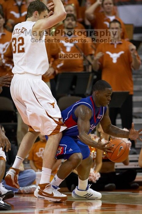 The University of Texas (UT) Longhorns defeated the University of Kansas Jayhawks 72-69 in Austin, Texas on Monday, February 11, 2008.

Filename: SRM_20080211_2155487.jpg
Aperture: f/2.8
Shutter Speed: 1/640
Body: Canon EOS 20D
Lens: Canon EF 300mm f/2.8 L IS