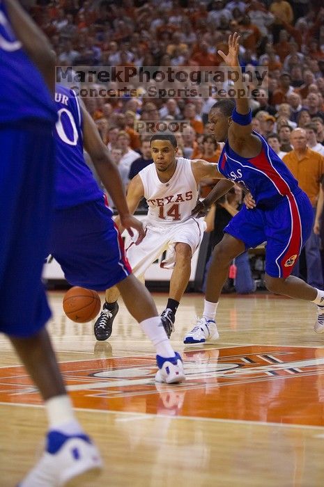 UT junior A.J. Abrams (#3, G) playing defense against a Kansas player.  The University of Texas (UT) Longhorns defeated the University of Kansas Jayhawks 72-69 in Austin, Texas on Monday, February 11, 2008.

Filename: SRM_20080211_2158182.jpg
Aperture: f/2.8
Shutter Speed: 1/640
Body: Canon EOS-1D Mark II
Lens: Canon EF 80-200mm f/2.8 L