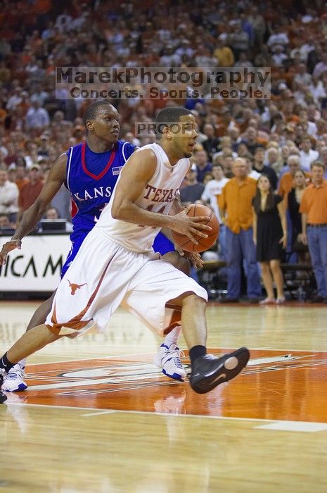 UT junior A.J. Abrams (#3, G) playing defense against a Kansas player.  The University of Texas (UT) Longhorns defeated the University of Kansas Jayhawks 72-69 in Austin, Texas on Monday, February 11, 2008.

Filename: SRM_20080211_2158205.jpg
Aperture: f/2.8
Shutter Speed: 1/640
Body: Canon EOS-1D Mark II
Lens: Canon EF 80-200mm f/2.8 L