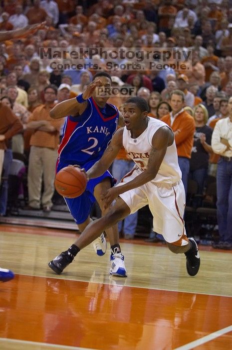 The University of Texas (UT) Longhorns defeated the University of Kansas Jayhawks 72-69 in Austin, Texas on Monday, February 11, 2008.

Filename: SRM_20080211_2209029.jpg
Aperture: f/2.8
Shutter Speed: 1/640
Body: Canon EOS-1D Mark II
Lens: Canon EF 80-200mm f/2.8 L