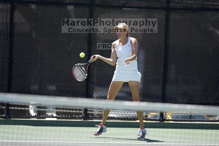 Sixth singles UT sophomore Sarah Lancaster CSUS junior Joyce Martinez Gutierrez 6-1, 6-2.  The University of Texas defeated Sacramento State on Saturday, March 22, 2008.

Filename: SRM_20080322_1250106.jpg
Aperture: f/2.8
Shutter Speed: 1/2000
Body: Canon EOS-1D Mark II
Lens: Canon EF 300mm f/2.8 L IS