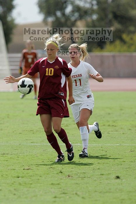 UT sophomore Niki Arlitt (#11, Forward).  The University of Texas women's soccer team won 2-1 against the Iowa State Cyclones Sunday afternoon, October 5, 2008.

Filename: SRM_20081005_12202677.jpg
Aperture: f/5.6
Shutter Speed: 1/2000
Body: Canon EOS-1D Mark II
Lens: Canon EF 300mm f/2.8 L IS