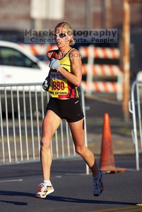 The first annual San Antonio Rock and Roll Marathon, Sunday, November 16, 2008.

Filename: SRM_20081116_08244291.jpg
Aperture: f/4.0
Shutter Speed: 1/3200
Body: Canon EOS-1D Mark II
Lens: Canon EF 300mm f/2.8 L IS