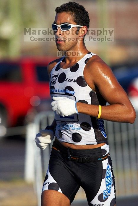 The first annual San Antonio Rock and Roll Marathon, Sunday, November 16, 2008.

Filename: SRM_20081116_08392202.jpg
Aperture: f/4.0
Shutter Speed: 1/3200
Body: Canon EOS-1D Mark II
Lens: Canon EF 300mm f/2.8 L IS