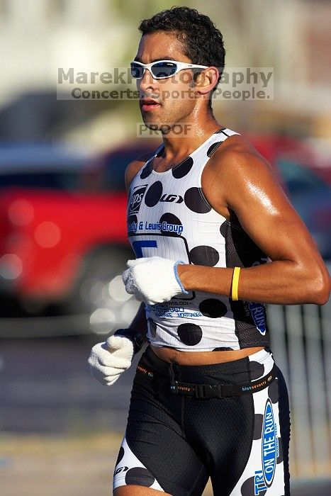 The first annual San Antonio Rock and Roll Marathon, Sunday, November 16, 2008.

Filename: SRM_20081116_08392203.jpg
Aperture: f/4.0
Shutter Speed: 1/2500
Body: Canon EOS-1D Mark II
Lens: Canon EF 300mm f/2.8 L IS