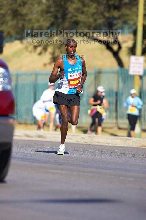 The first annual San Antonio Rock and Roll Marathon, Sunday, November 16, 2008.

Filename: SRM_20081116_09494888.jpg
Aperture: f/4.0
Shutter Speed: 1/2500
Body: Canon EOS-1D Mark II
Lens: Canon EF 300mm f/2.8 L IS