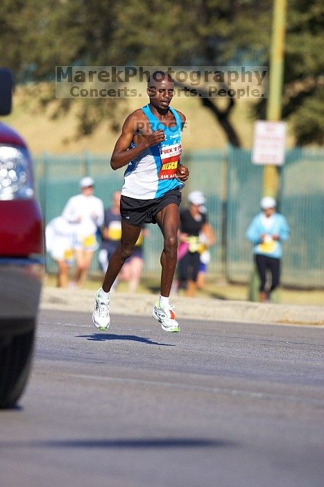 The first annual San Antonio Rock and Roll Marathon, Sunday, November 16, 2008.

Filename: SRM_20081116_09494889.jpg
Aperture: f/4.0
Shutter Speed: 1/3200
Body: Canon EOS-1D Mark II
Lens: Canon EF 300mm f/2.8 L IS