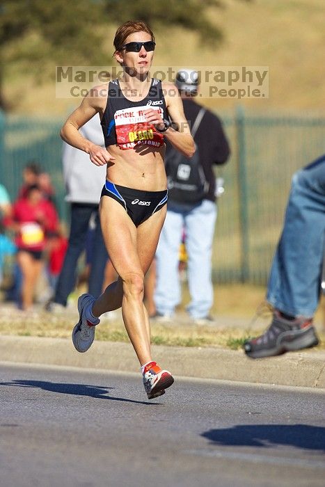 The first annual San Antonio Rock and Roll Marathon, Sunday, November 16, 2008.

Filename: SRM_20081116_10034822.jpg
Aperture: f/4.0
Shutter Speed: 1/2500
Body: Canon EOS-1D Mark II
Lens: Canon EF 300mm f/2.8 L IS