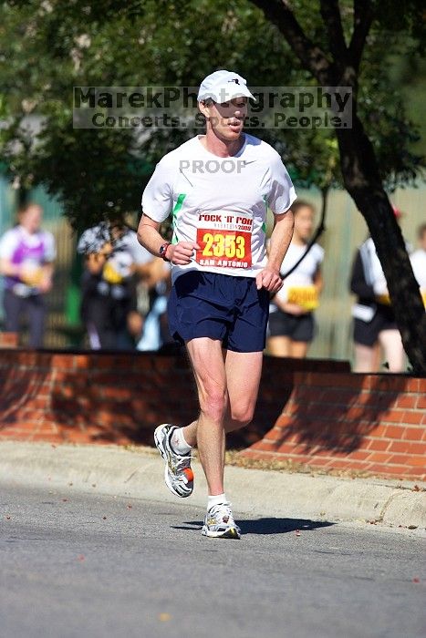 The first annual San Antonio Rock and Roll Marathon, Sunday, November 16, 2008.

Filename: SRM_20081116_11072839.jpg
Aperture: f/4.0
Shutter Speed: 1/2500
Body: Canon EOS-1D Mark II
Lens: Canon EF 300mm f/2.8 L IS