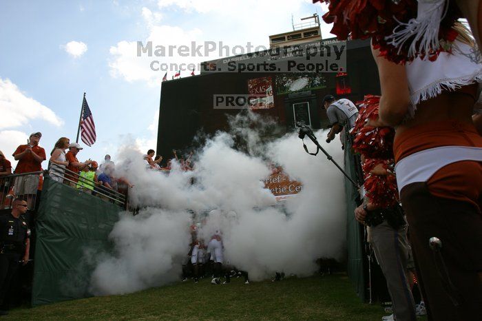 The University of Texas football team defeated the Arkansas Razorbacks with a score of 52-10 in Austin, TX on Saturday, September 27, 2008.

Filename: SRM_20080927_14313064.jpg
Aperture: f/8.0
Shutter Speed: 1/800
Body: Canon EOS DIGITAL REBEL
Lens: Canon EF 16-35mm f/2.8 L