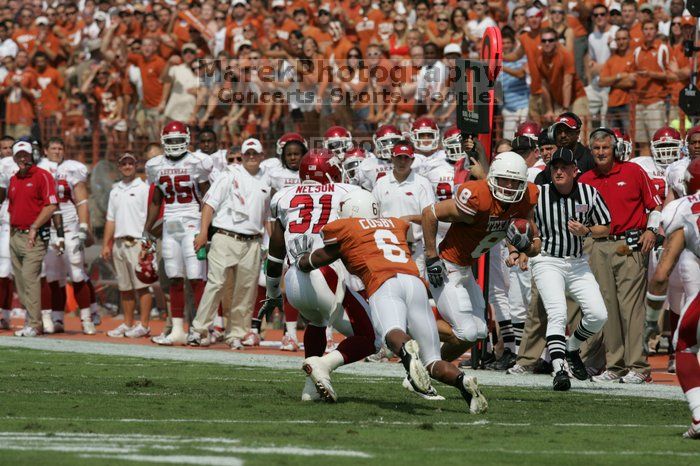 The University of Texas football team defeated the Arkansas Razorbacks with a score of 52-10 in Austin, TX on Saturday, September 27, 2008.

Filename: SRM_20080927_14400079.jpg
Aperture: f/5.6
Shutter Speed: 1/4000
Body: Canon EOS-1D Mark II
Lens: Canon EF 300mm f/2.8 L IS