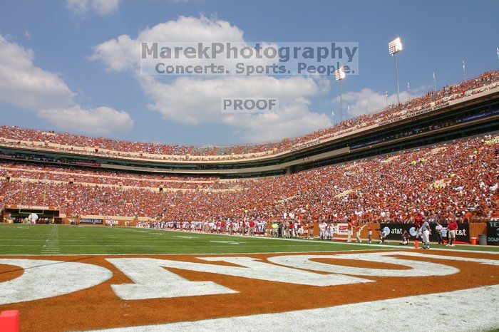 The University of Texas football team defeated the Arkansas Razorbacks with a score of 52-10 in Austin, TX on Saturday, September 27, 2008.

Filename: SRM_20080927_14444671.jpg
Aperture: f/8.0
Shutter Speed: 1/2000
Body: Canon EOS DIGITAL REBEL
Lens: Canon EF 16-35mm f/2.8 L