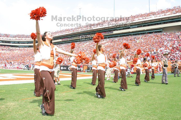 The University of Texas football team defeated the Arkansas Razorbacks with a score of 52-10 in Austin, TX on Saturday, September 27, 2008.

Filename: SRM_20080927_14523873.jpg
Aperture: f/8.0
Shutter Speed: 1/250
Body: Canon EOS DIGITAL REBEL
Lens: Canon EF 16-35mm f/2.8 L