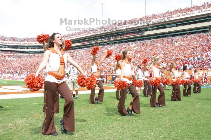 The University of Texas football team defeated the Arkansas Razorbacks with a score of 52-10 in Austin, TX on Saturday, September 27, 2008.

Filename: SRM_20080927_14524874.jpg
Aperture: f/8.0
Shutter Speed: 1/250
Body: Canon EOS DIGITAL REBEL
Lens: Canon EF 16-35mm f/2.8 L