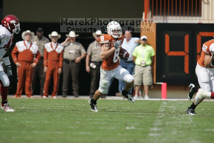 The University of Texas football team defeated the Arkansas Razorbacks with a score of 52-10 in Austin, TX on Saturday, September 27, 2008.

Filename: SRM_20080927_15090684.jpg
Aperture: f/5.6
Shutter Speed: 1/1600
Body: Canon EOS-1D Mark II
Lens: Canon EF 300mm f/2.8 L IS