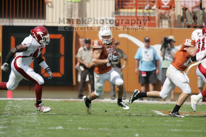 The University of Texas football team defeated the Arkansas Razorbacks with a score of 52-10 in Austin, TX on Saturday, September 27, 2008.

Filename: SRM_20080927_15090685.jpg
Aperture: f/5.6
Shutter Speed: 1/1600
Body: Canon EOS-1D Mark II
Lens: Canon EF 300mm f/2.8 L IS