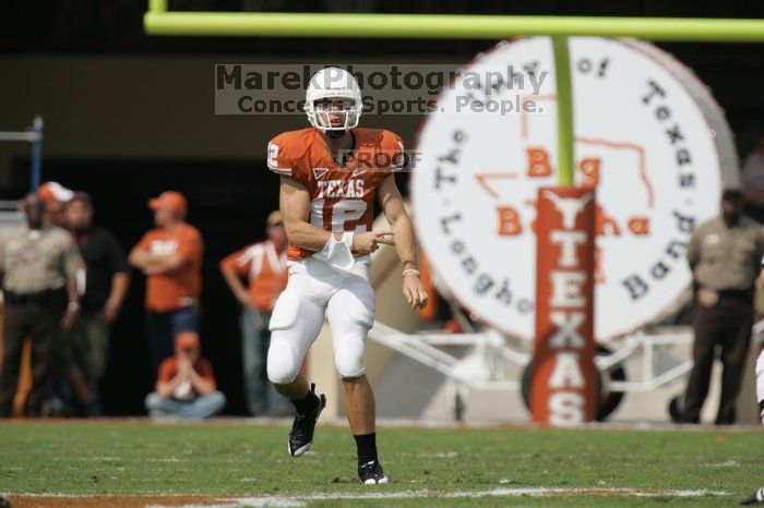 The University of Texas football team defeated the Arkansas Razorbacks with a score of 52-10 in Austin, TX on Saturday, September 27, 2008.

Filename: SRM_20080927_15110400.jpg
Aperture: f/5.6
Shutter Speed: 1/2000
Body: Canon EOS-1D Mark II
Lens: Canon EF 300mm f/2.8 L IS